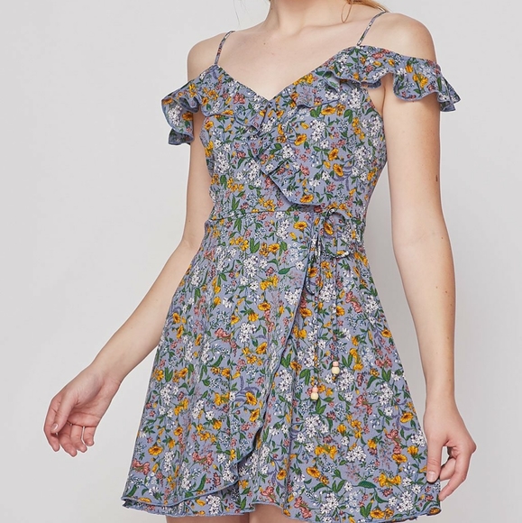 Cold Shoulders Ruffles Wrap Dress Floral - Picture 2 of 7